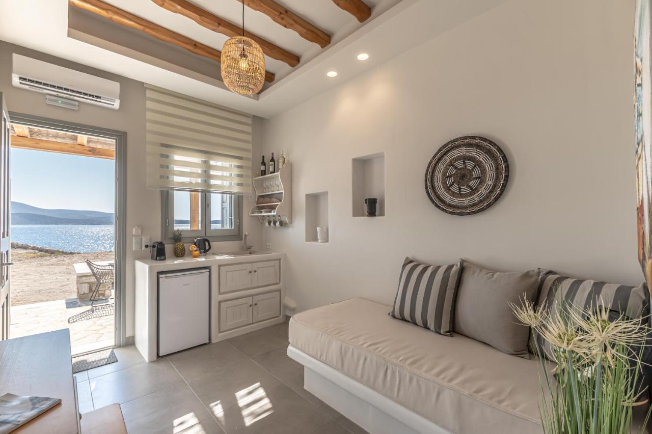 Porto Dema Luxury Suites Schoinoussa 外观 照片