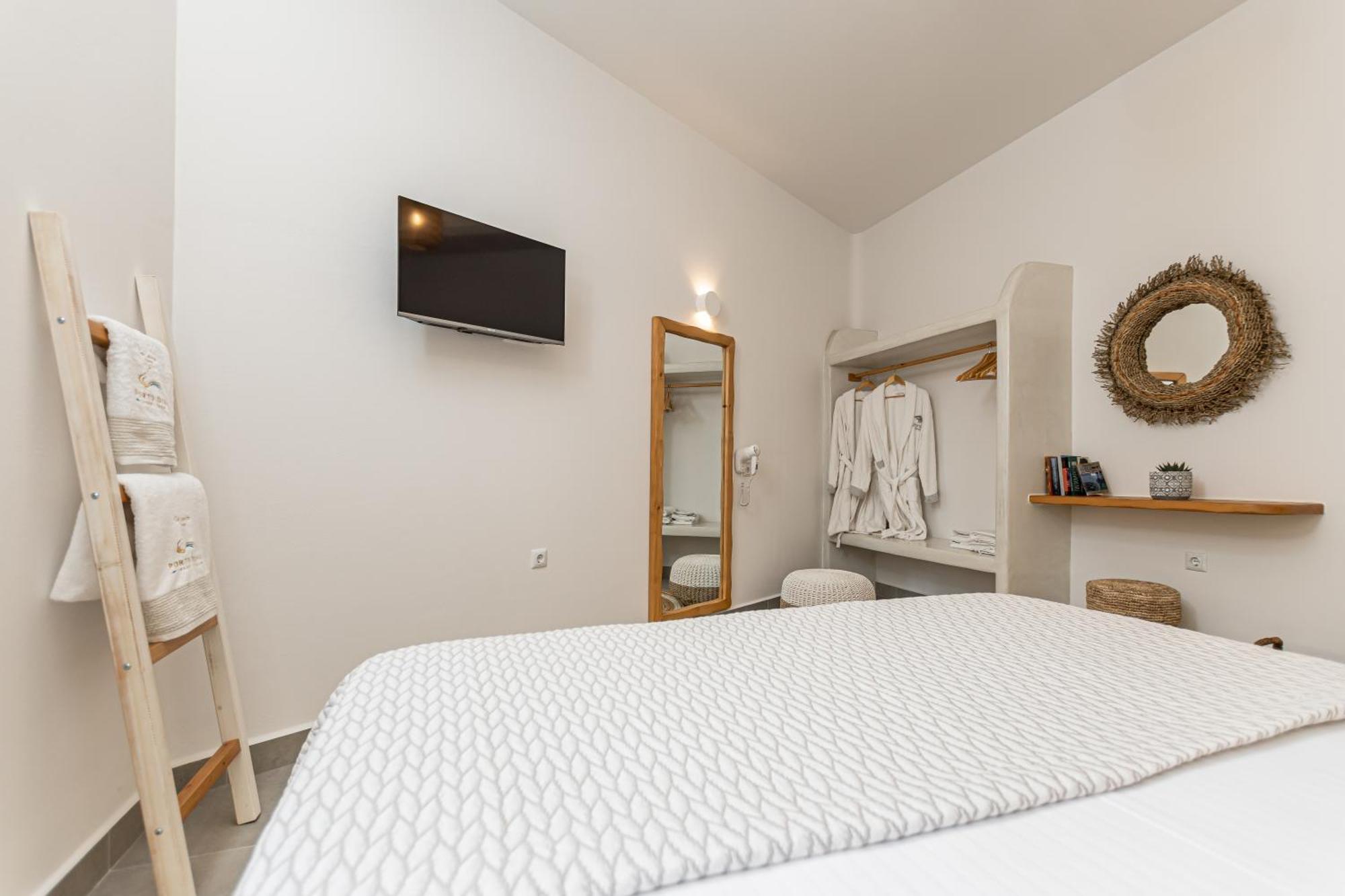 Porto Dema Luxury Suites Schoinoussa 外观 照片