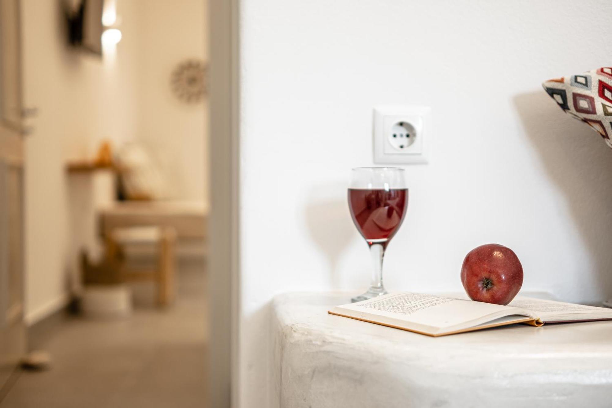 Porto Dema Luxury Suites Schoinoussa 外观 照片