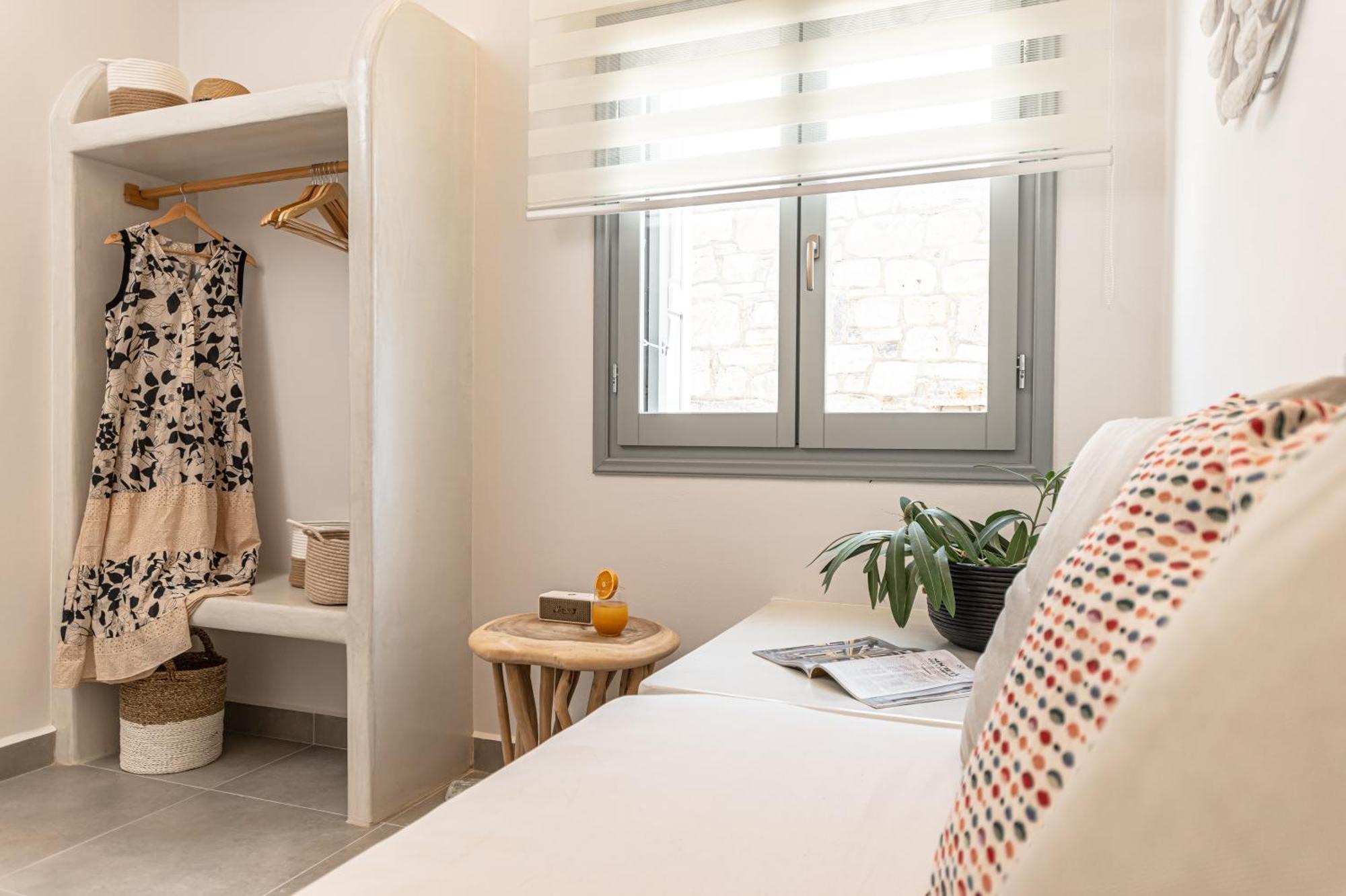 Porto Dema Luxury Suites Schoinoussa 外观 照片