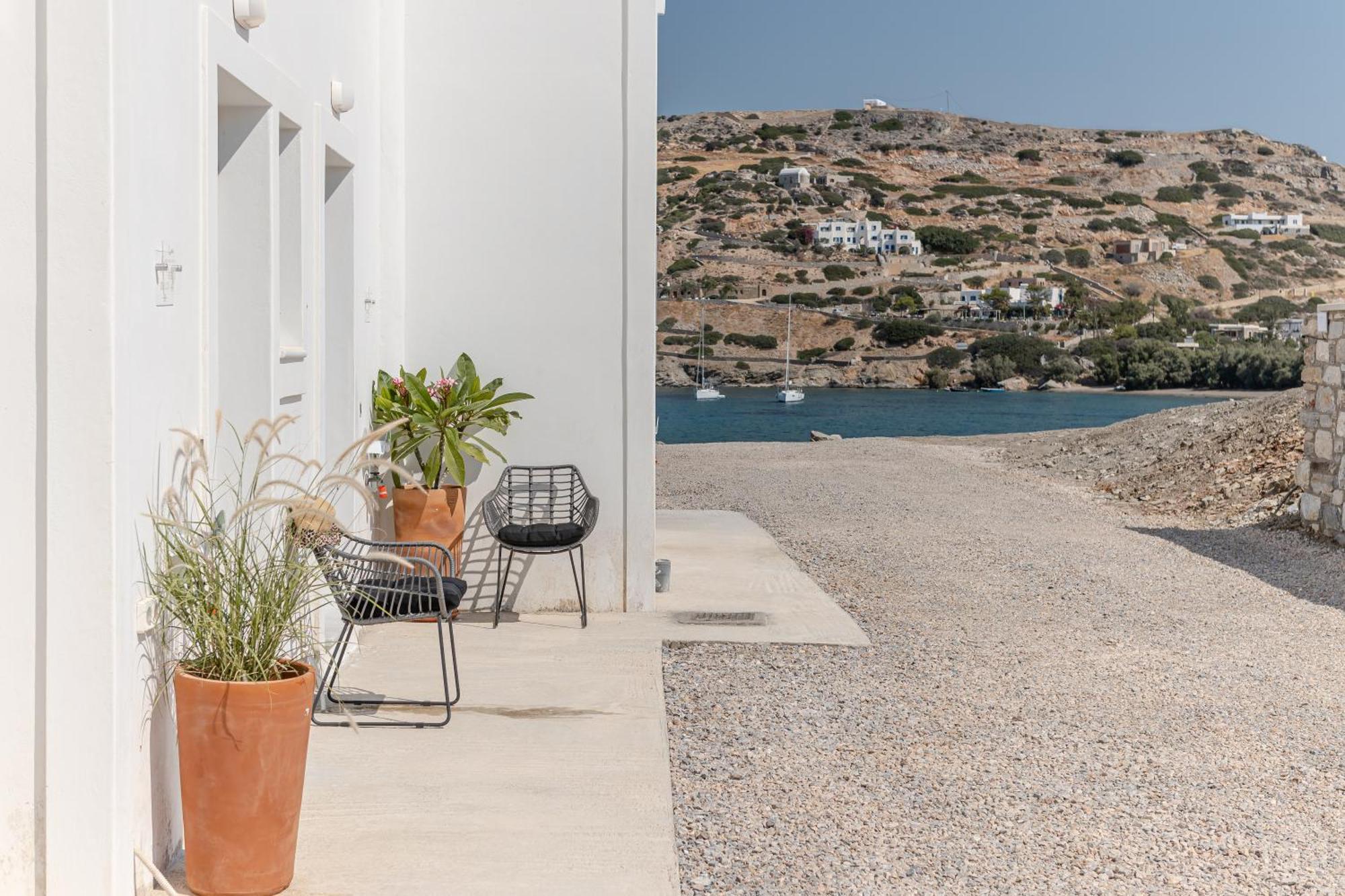Porto Dema Luxury Suites Schoinoussa 外观 照片