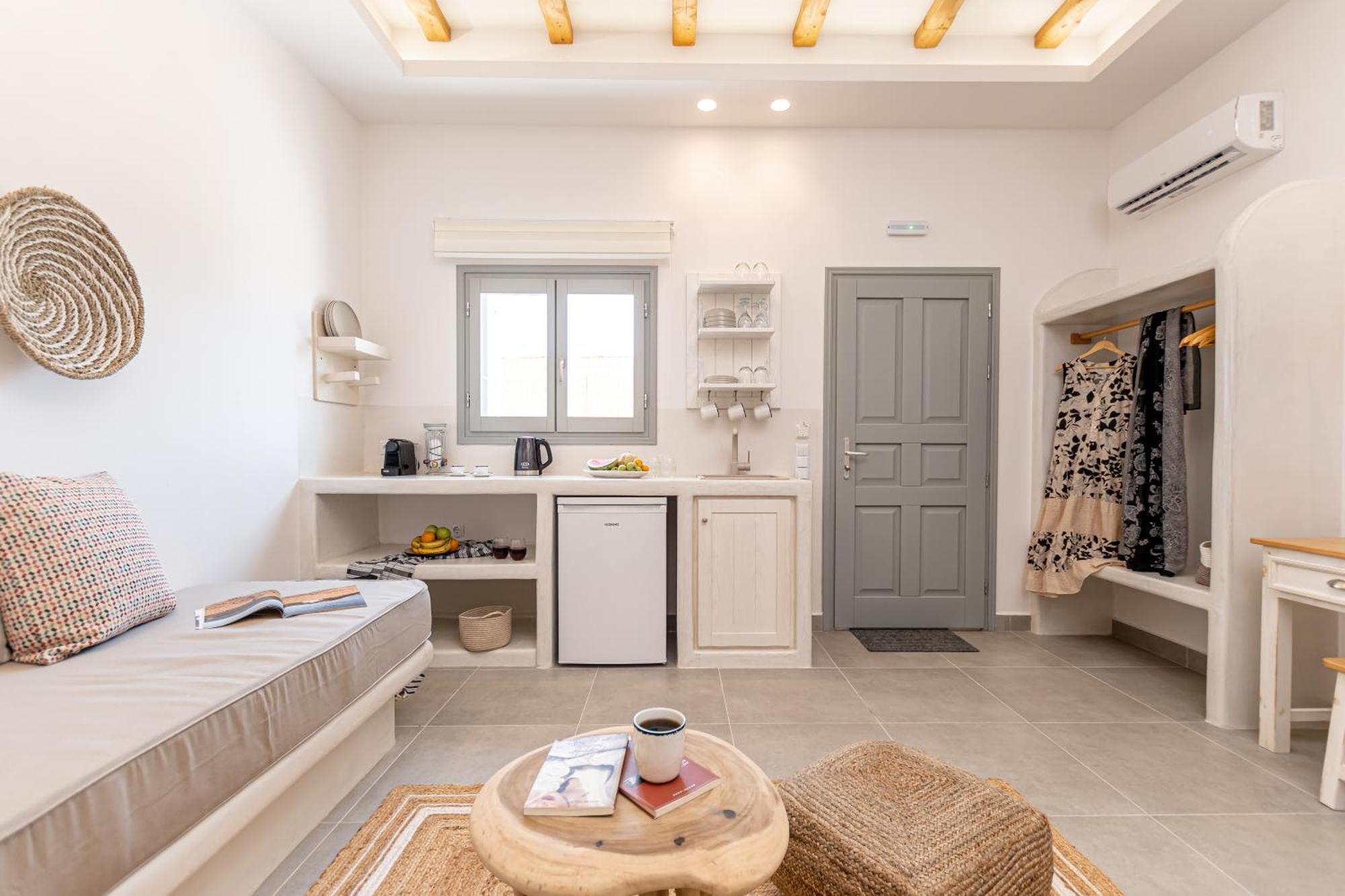 Porto Dema Luxury Suites Schoinoussa 外观 照片
