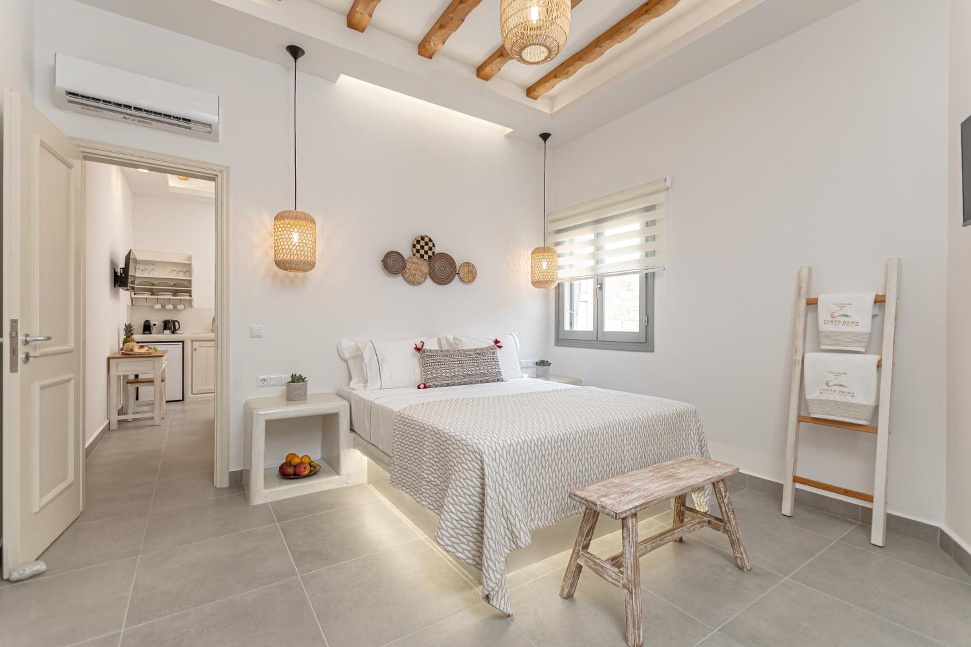 Porto Dema Luxury Suites Schoinoussa 外观 照片