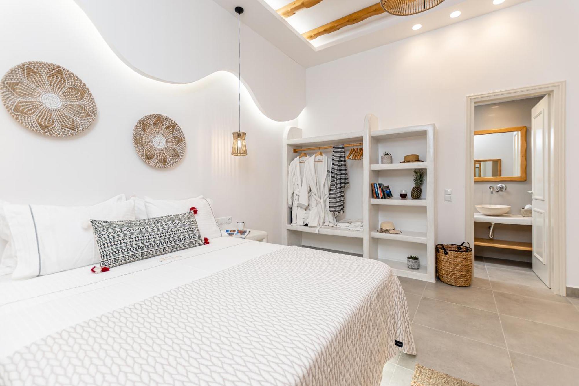 Porto Dema Luxury Suites Schoinoussa 外观 照片