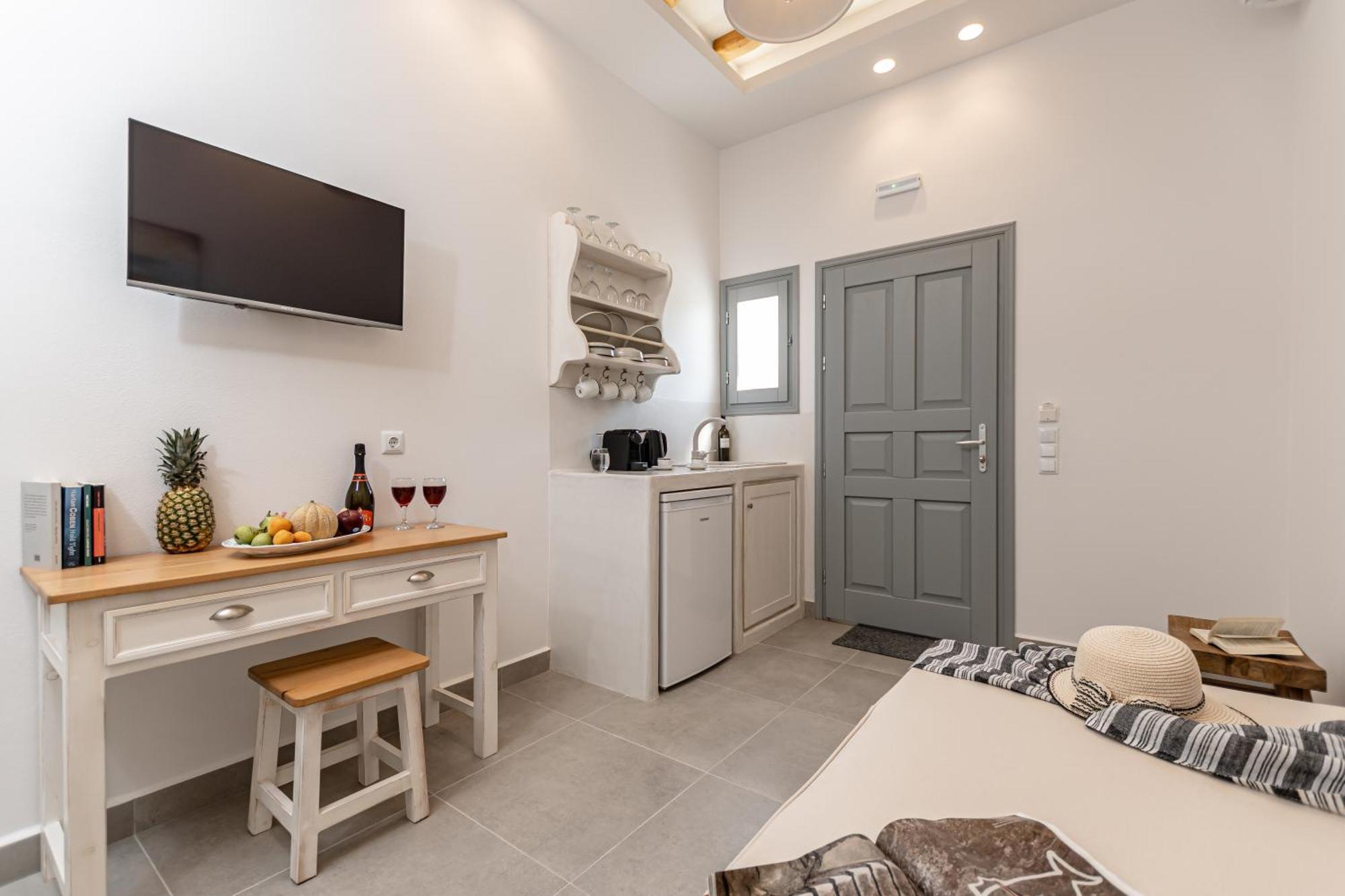 Porto Dema Luxury Suites Schoinoussa 外观 照片