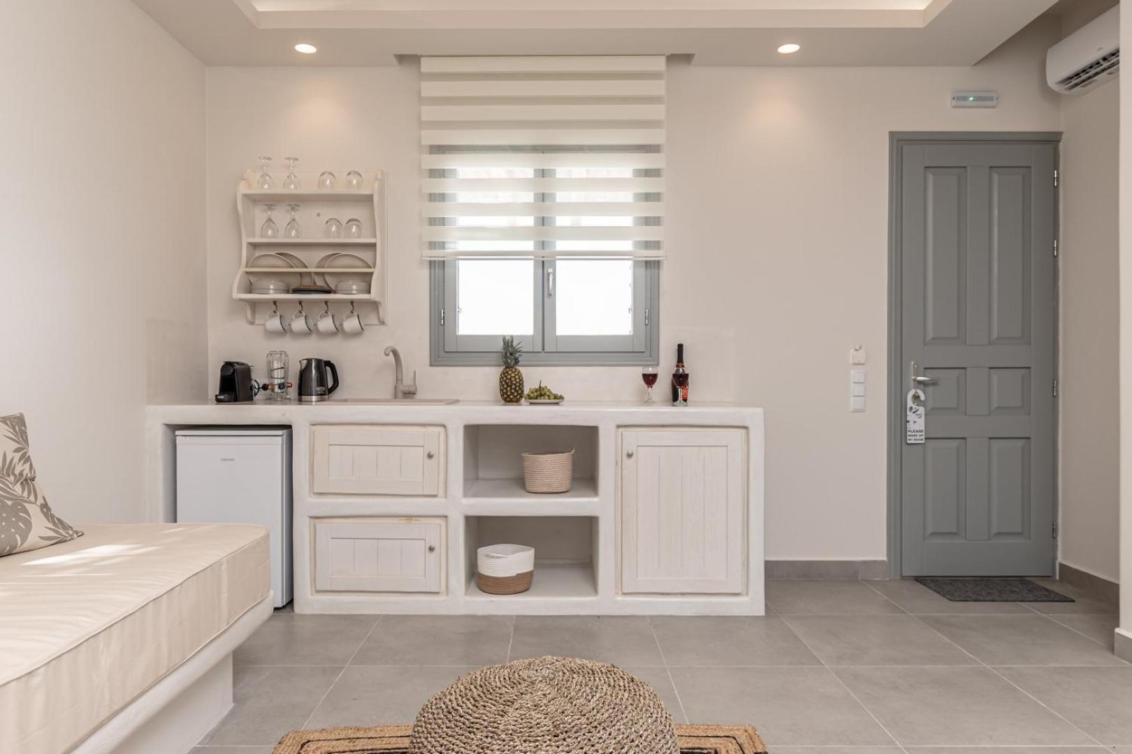 Porto Dema Luxury Suites Schoinoussa 外观 照片