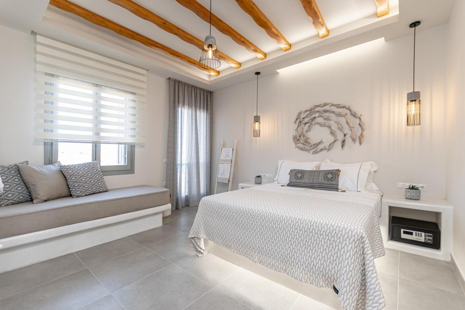 Porto Dema Luxury Suites Schoinoussa 外观 照片