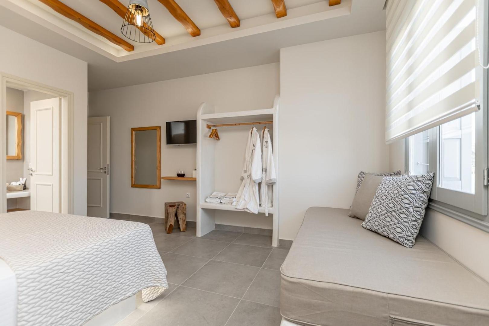 Porto Dema Luxury Suites Schoinoussa 外观 照片