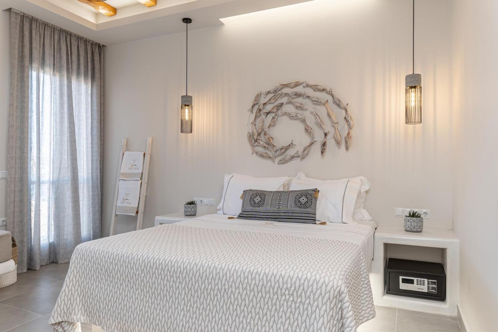 Porto Dema Luxury Suites Schoinoussa 外观 照片