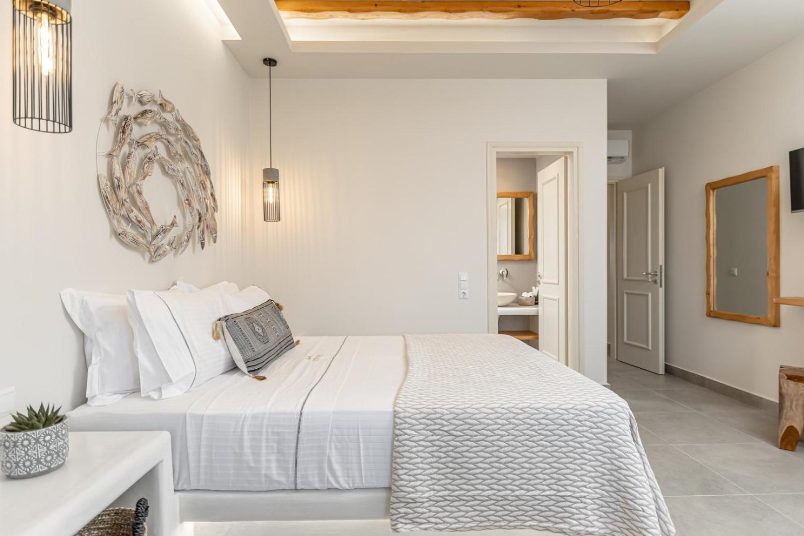 Porto Dema Luxury Suites Schoinoussa 外观 照片