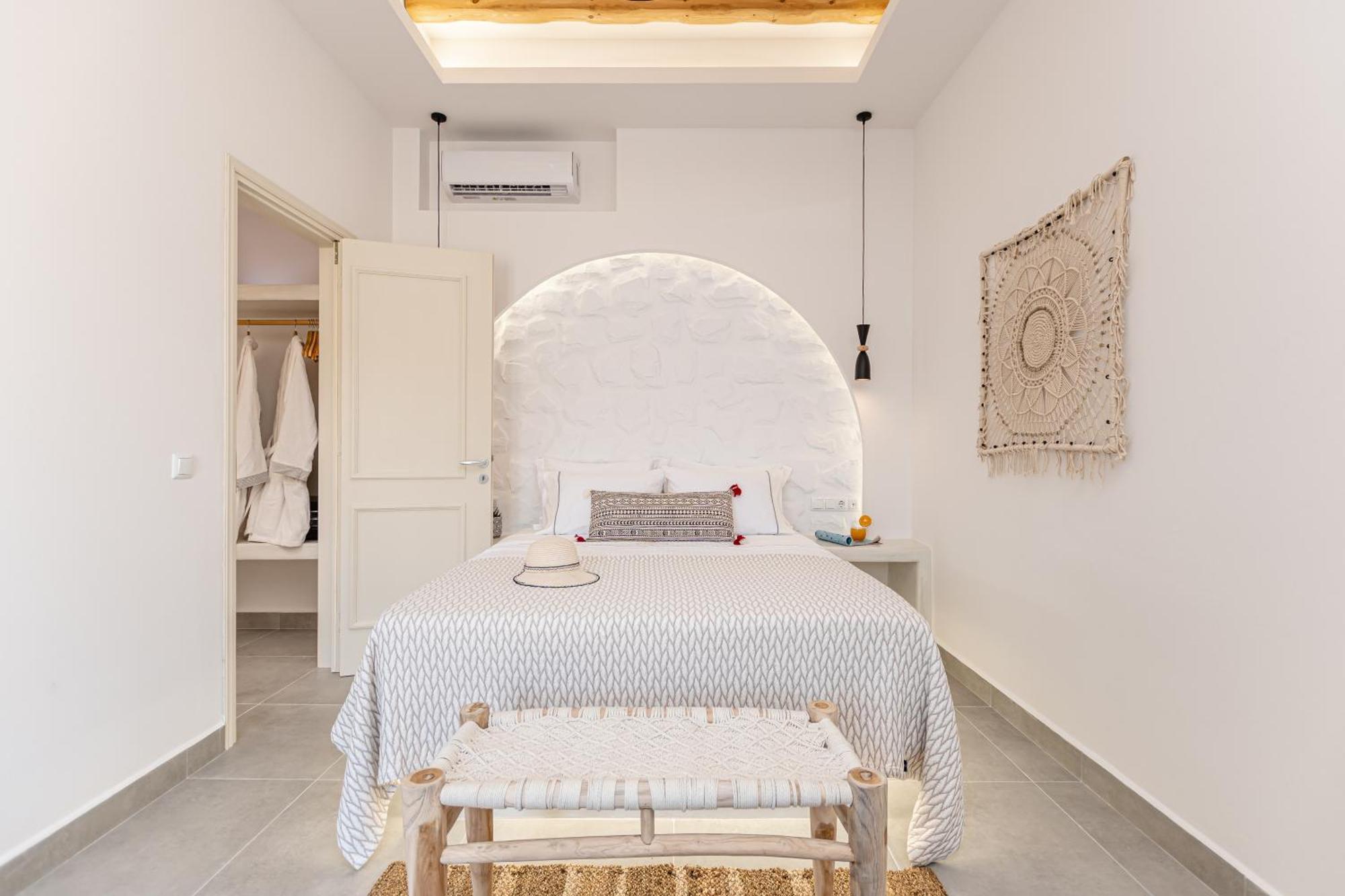 Porto Dema Luxury Suites Schoinoussa 外观 照片