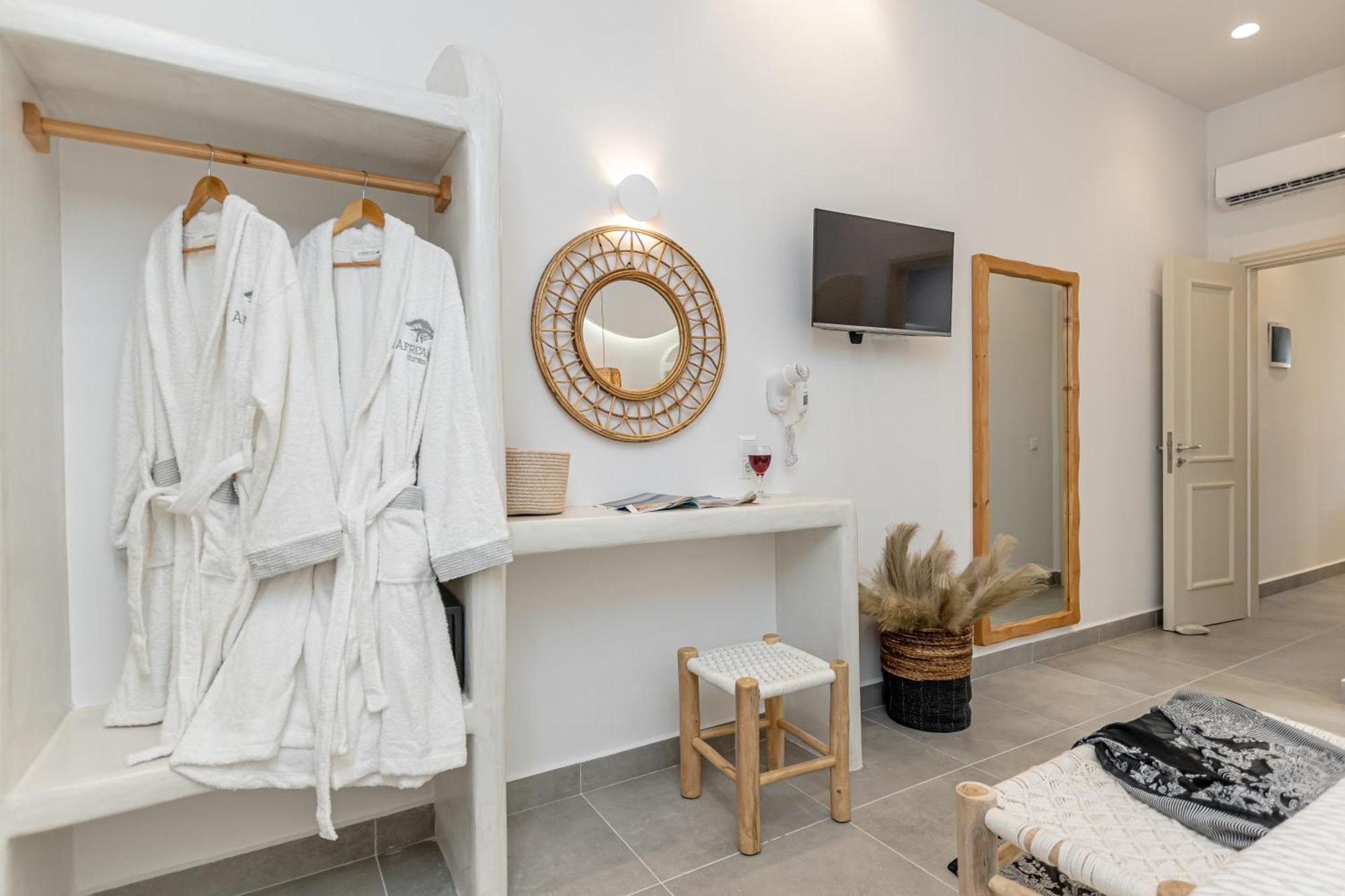 Porto Dema Luxury Suites Schoinoussa 外观 照片