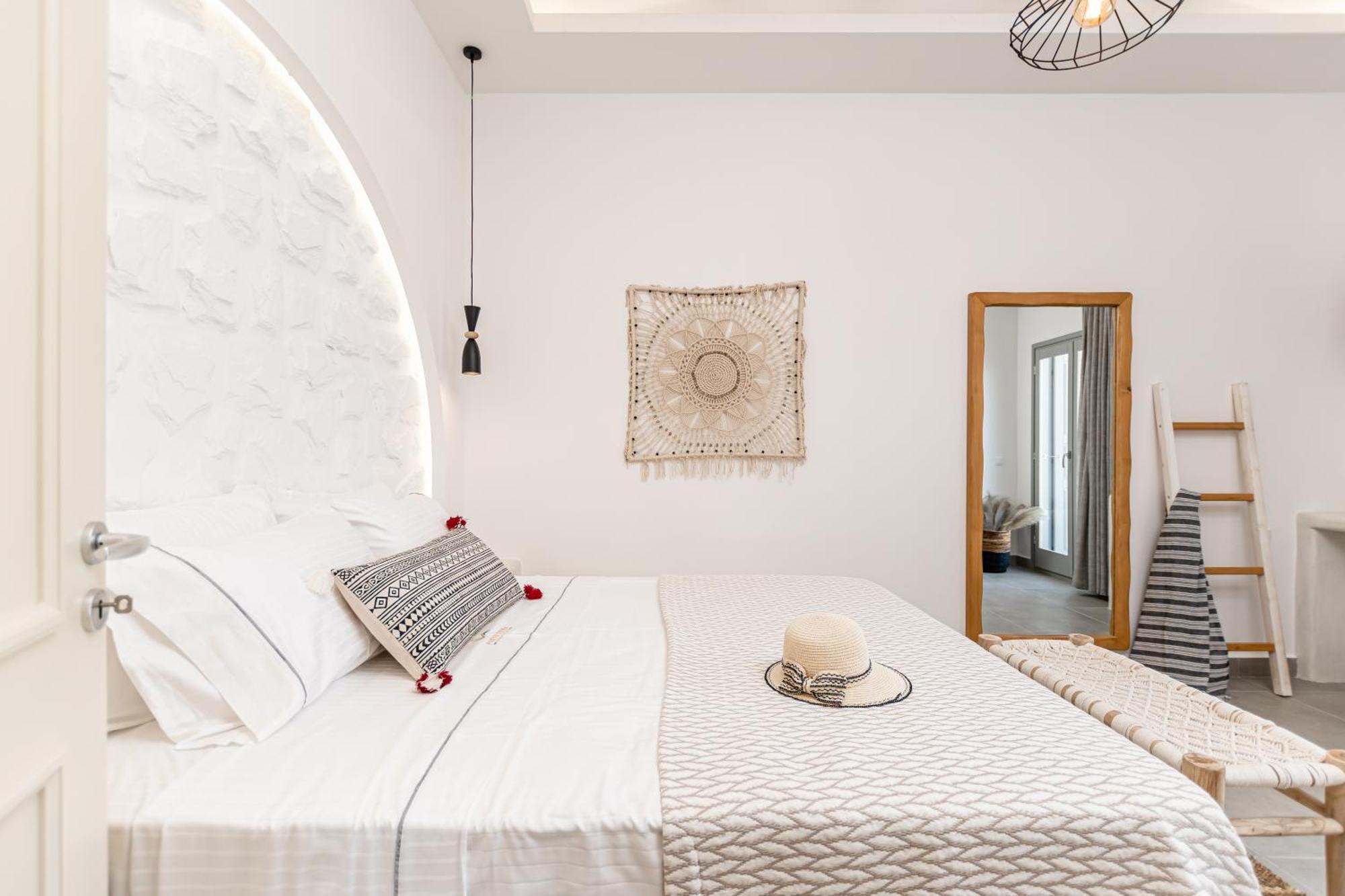 Porto Dema Luxury Suites Schoinoussa 外观 照片