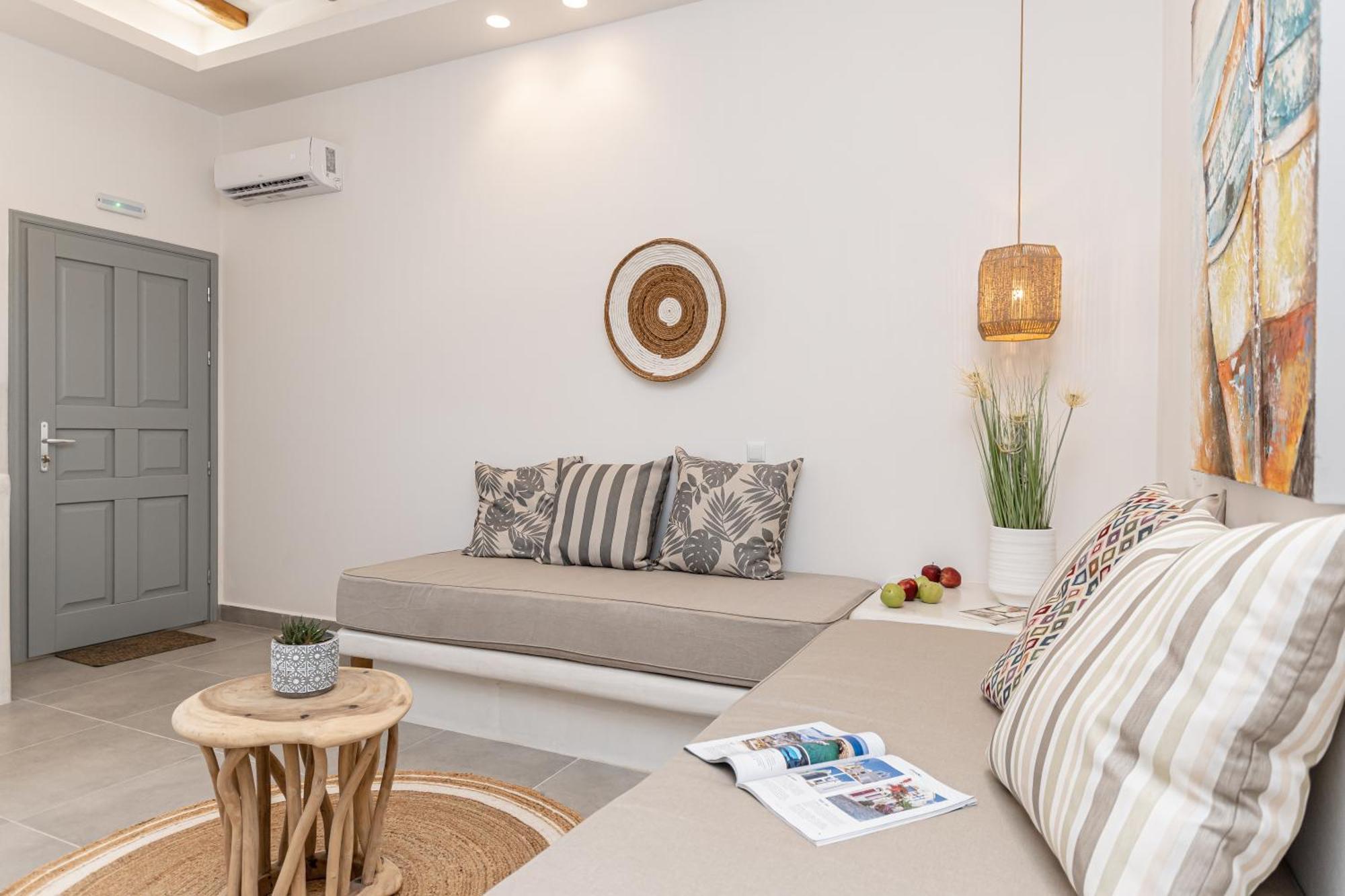 Porto Dema Luxury Suites Schoinoussa 外观 照片