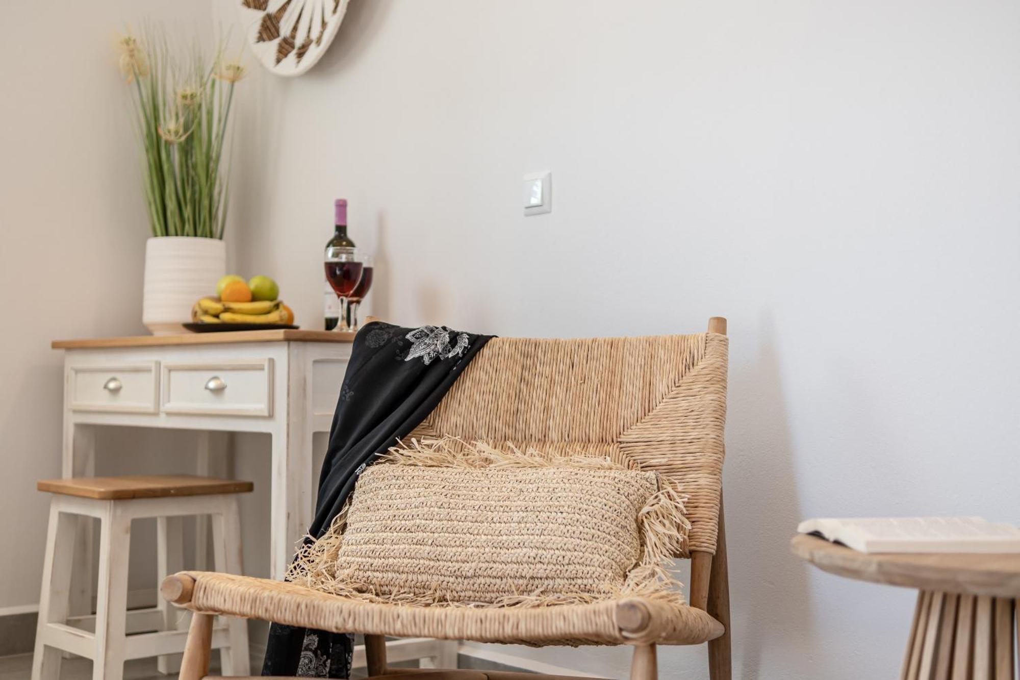 Porto Dema Luxury Suites Schoinoussa 外观 照片