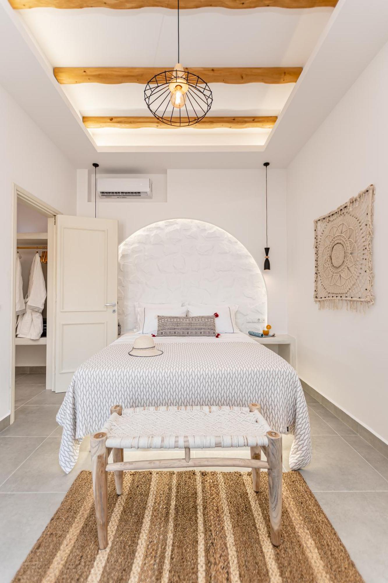 Porto Dema Luxury Suites Schoinoussa 外观 照片