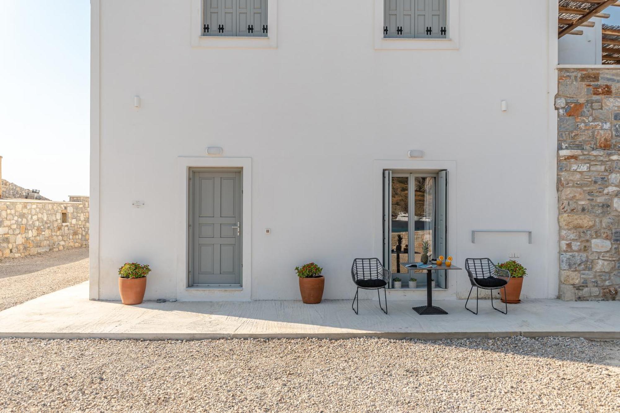 Porto Dema Luxury Suites Schoinoussa 外观 照片