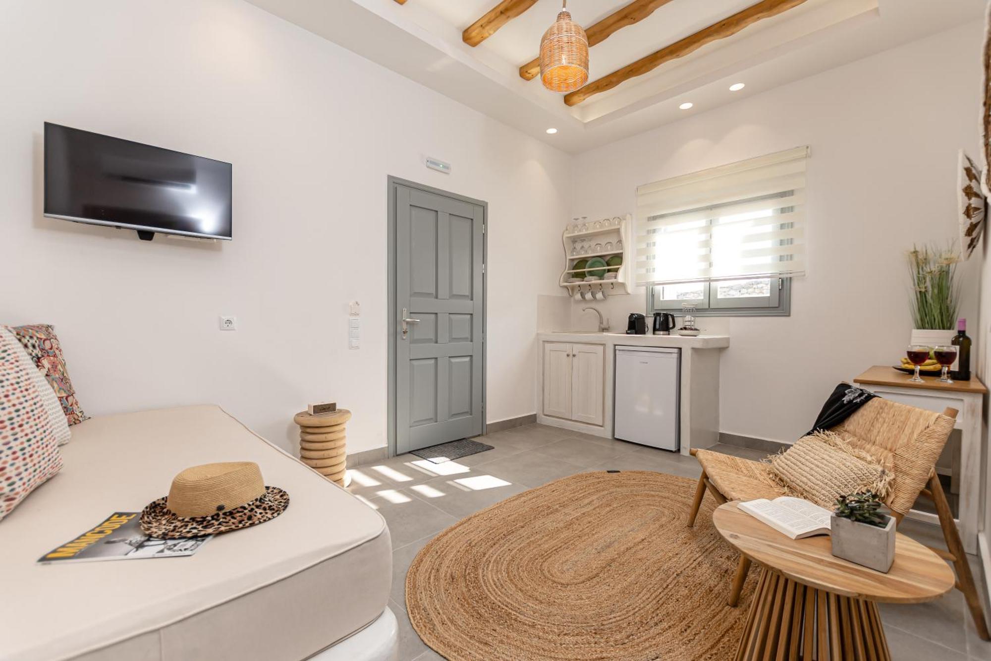 Porto Dema Luxury Suites Schoinoussa 外观 照片