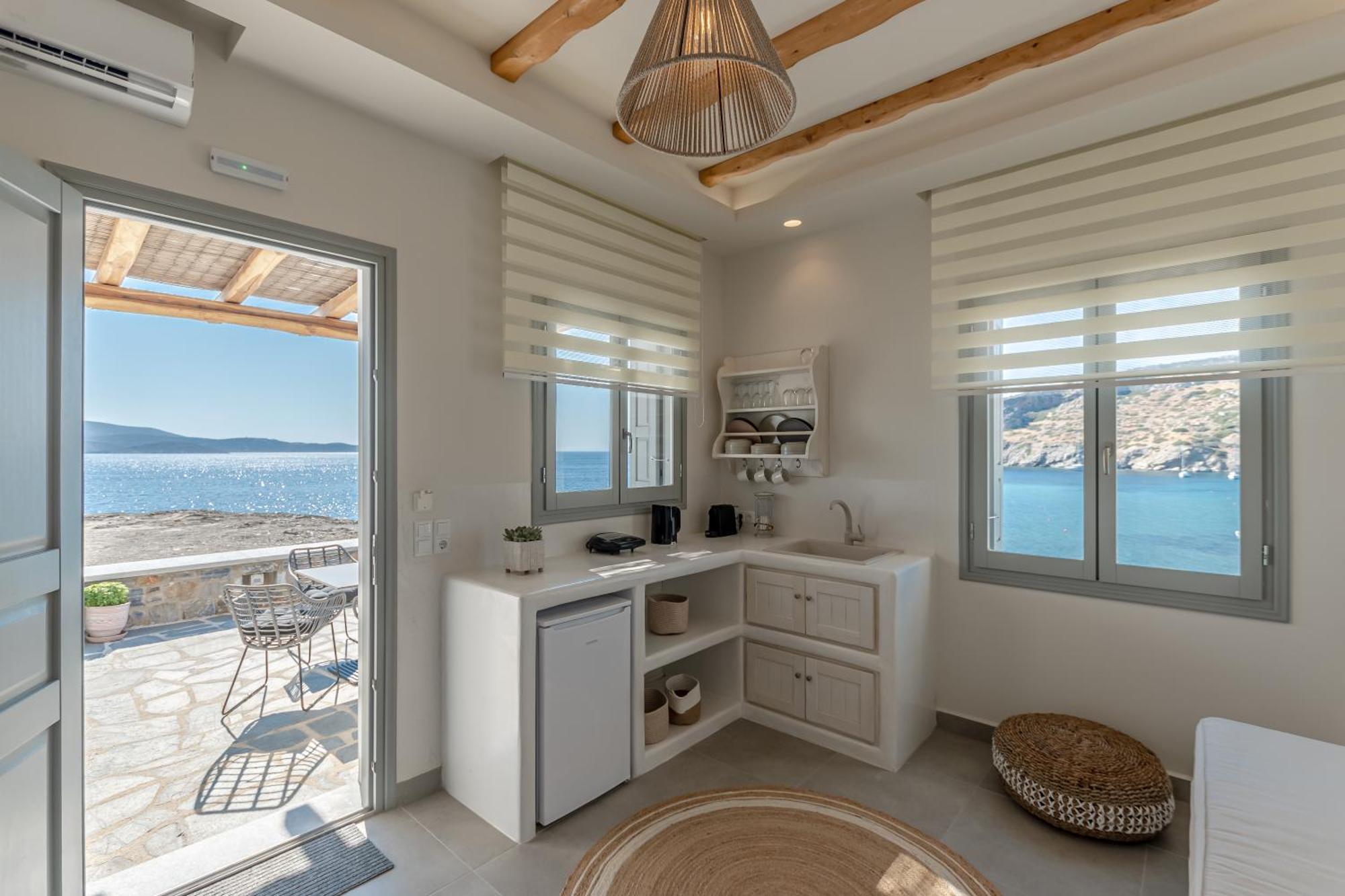 Porto Dema Luxury Suites Schoinoussa 外观 照片