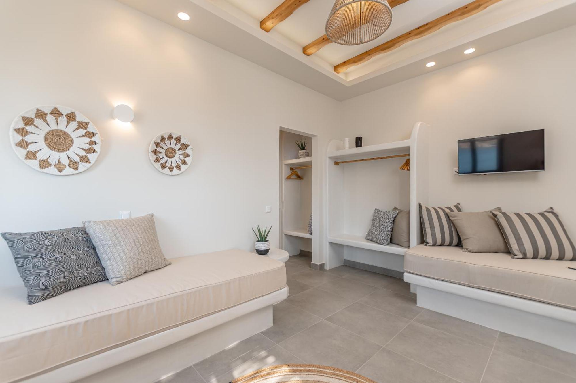 Porto Dema Luxury Suites Schoinoussa 外观 照片