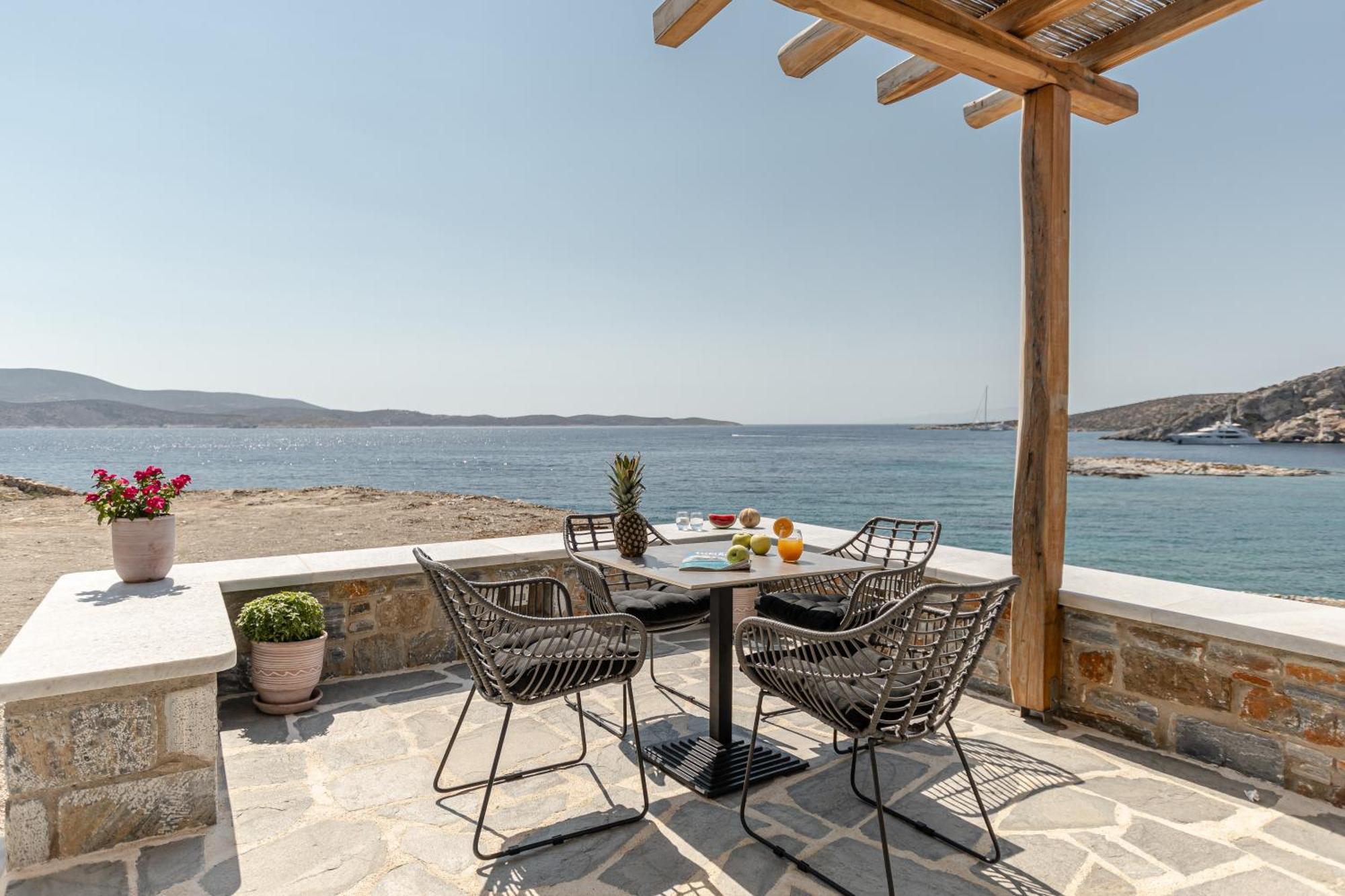 Porto Dema Luxury Suites Schoinoussa 外观 照片