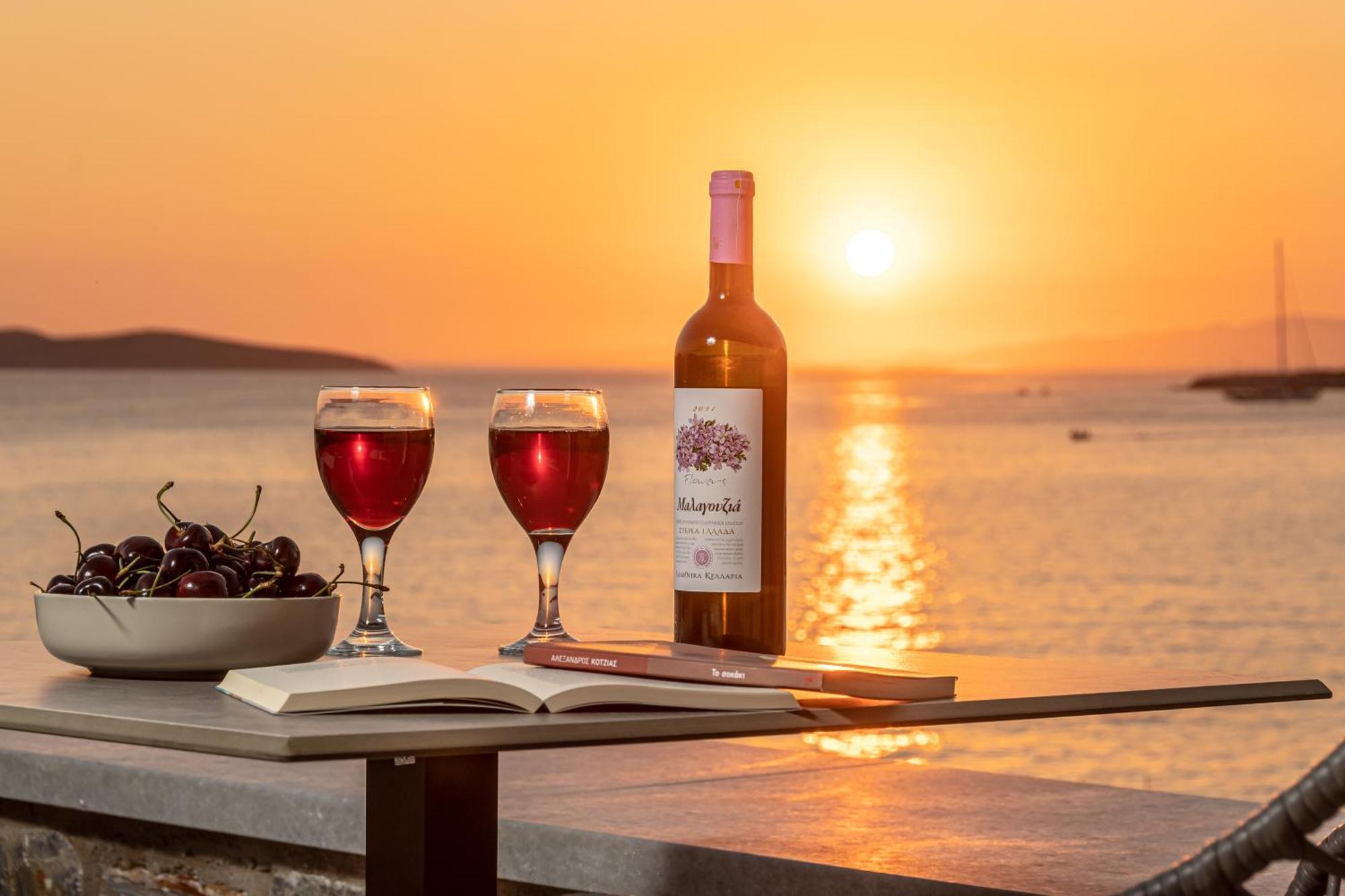 Porto Dema Luxury Suites Schoinoussa 外观 照片
